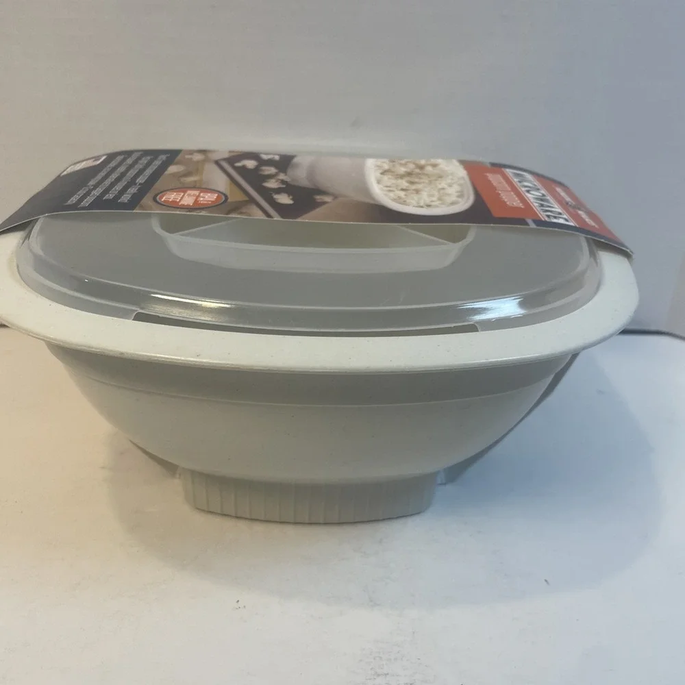 Nordic Ware Popcorn Popper Unisex 12 Cup White Microwave BPA Free Made in USA